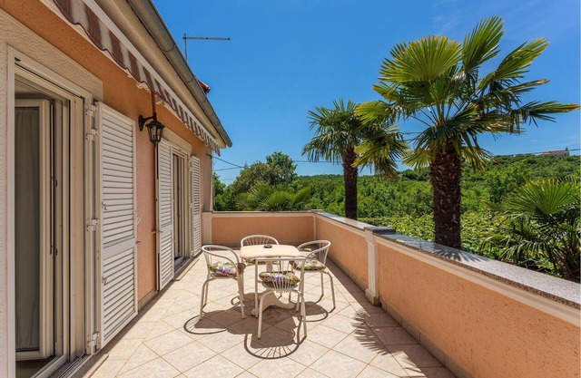 3 bedroom accommodation in Gabonjin