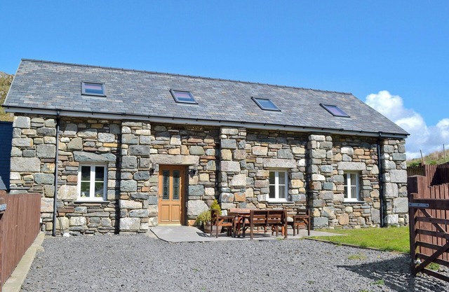 3 bedroom accommodation in Arthog, near Fairbourne