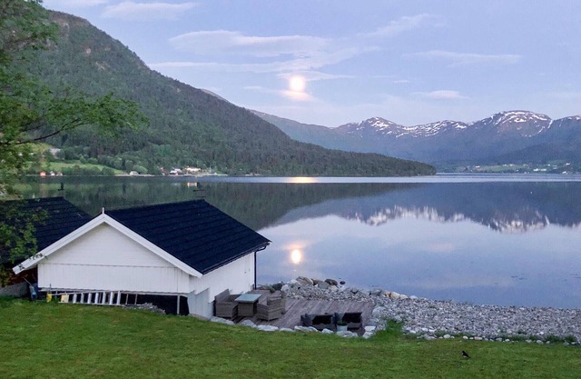 3 bedroom amazing home in Elnesvågen