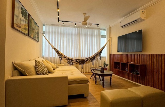 3-Bedroom Apartment 50m from the Beach with Parking