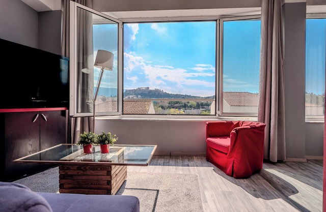 3-bedroom apartment in gorgeous Athina with AC, WiFi. Book now