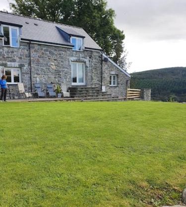 3 Bedroom Barn Conversion with HOT TUB-Garden View - Ty Cerrig Barn