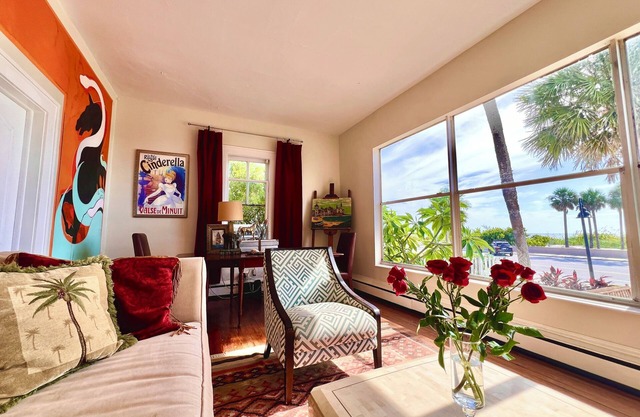 3-Bedroom Beach Front Paradise - "Con La Marea"