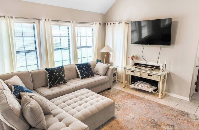3-bedroom Beach & Golf Getaway: Family Home, Pool
