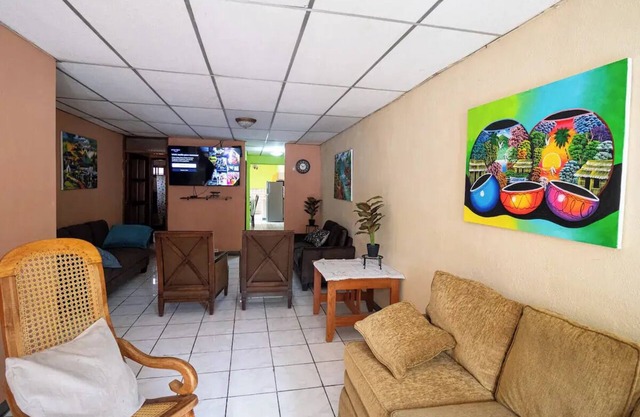 3-Bedroom Central Location House in Safe residencial with WiFi, AC