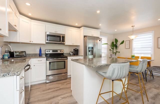 3 bedroom condo nestled in Historic fishing village - dog friendly