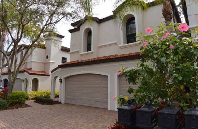 3-bedroom condo in charming Bonita Springs with full amenities!
