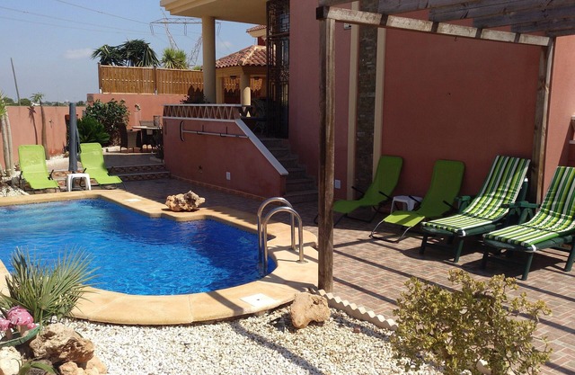 3 bedroom detached villa with private pool