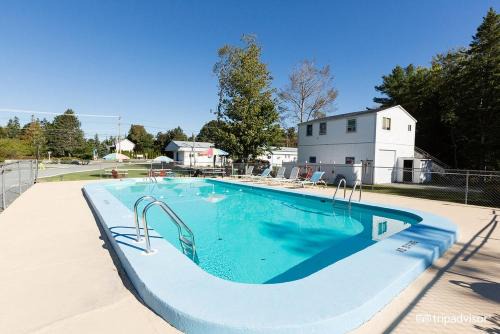 3 Bedroom Pool PlayArea CampFire Cozy Apt