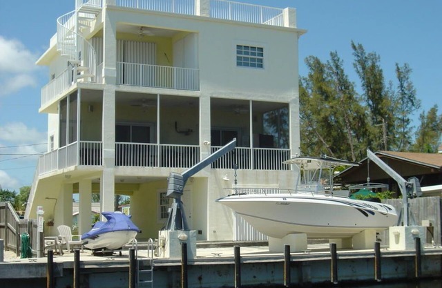 3-bedroom Waterfront Home in Key Largo with Dock