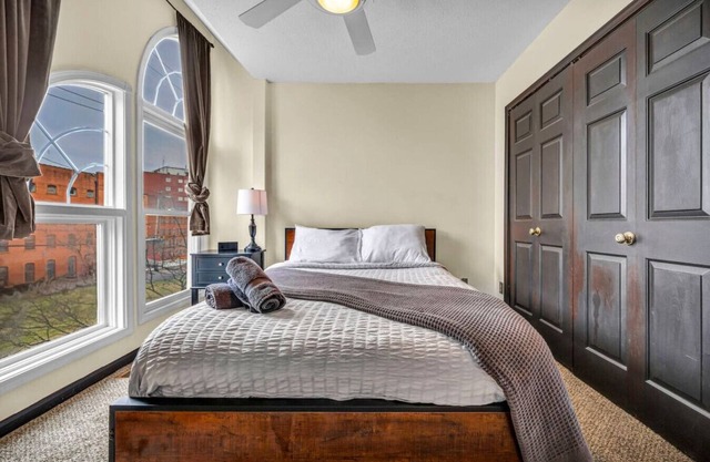 3 BR House in Ohio City with Game Room Sleeps 11