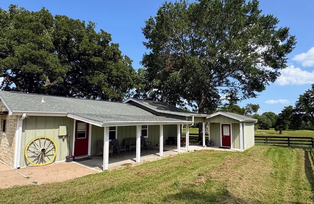 3-Br Nature Oasis in rolling hills of Burton, 15 minutes from Round Top