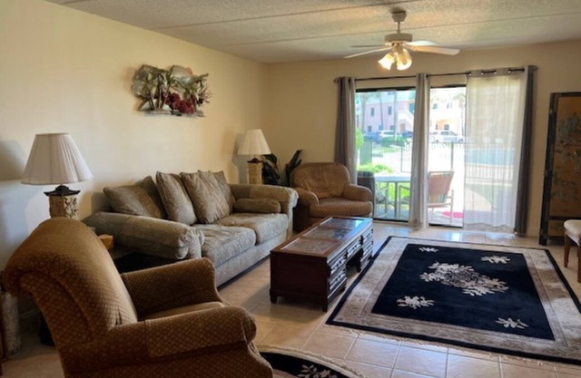 3 BR Poolside & just steps to the Beach! Unit 418