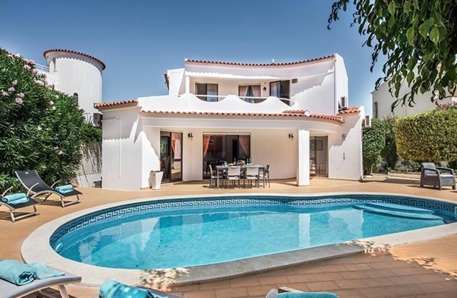 3 Ensuite Villa Galé Free WIFi + Barbecue + Private Pool