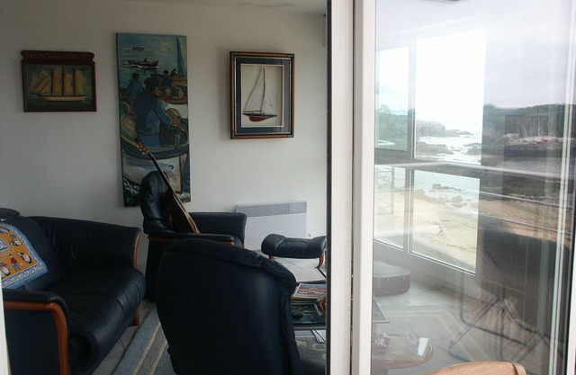 3 * FEET IN THE WATER, FACING THE SEA, access to the Beach, F3 BRETAGNE SUD
