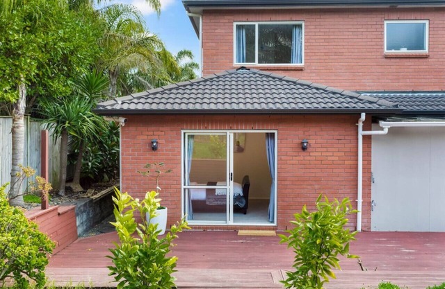 3 Lambir Place, Fairview Heights, Auckland 0632