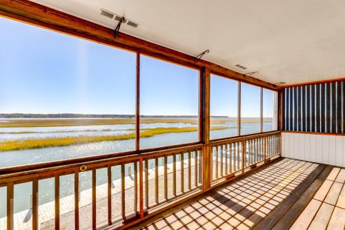 3 Mi to Beach Waterfront Condo in Chincoteague!