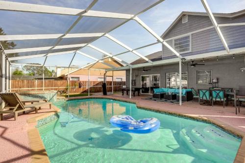 3 Mi to Marina Riverview Family Home with Lanai!