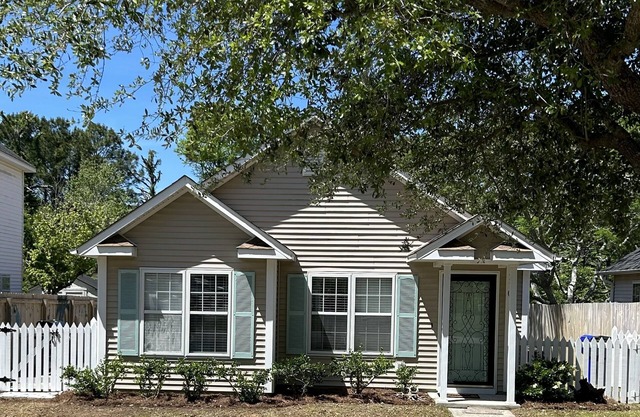 3 miles from Carolina Beach, convenient to Wilmington Riverfront family friendly