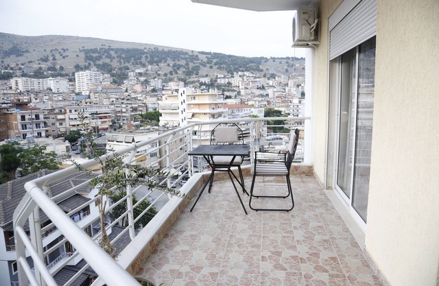 3 minutes to the beach! Family-friendly 2BR apartment in the heart of Saranda