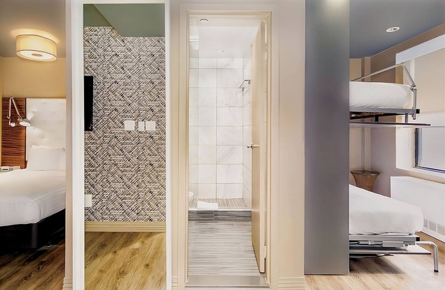 3 Premium Room at The Gallivant Times Square, Close to Central Park