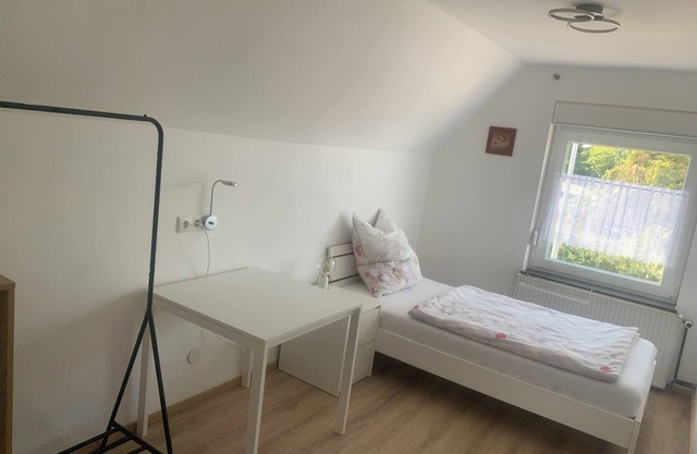 3 Zimmer im Einfamilienhaus mit Garten