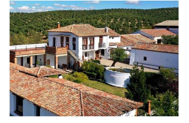30 min from Puy de Fou. Swimming pool, bbcoa,A/C,free Wifi, garden, terrace with view
