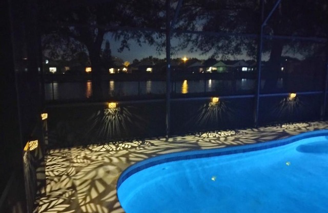 3000sf fenced waterfront private pool villa 15 minutes from Disney!