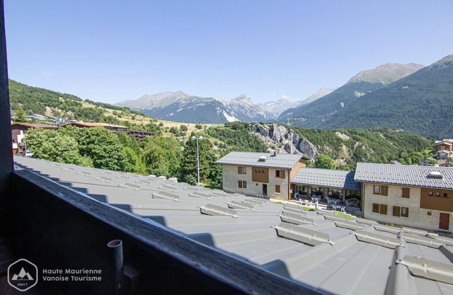 300m from ski slopes, 3rd floor, view open, balcony, tv, ski locker, 34m², Aussois