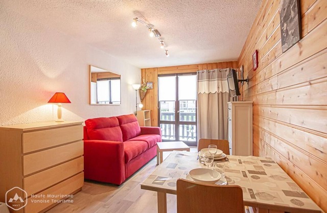 300m from ski slopes, balcony, tv, ski locker, 21m², Aussois