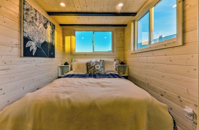 35 ‘ Tiny House RV pet friendly