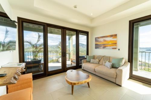 360 Splendor 104B-Ocean View Condo-Breakfast