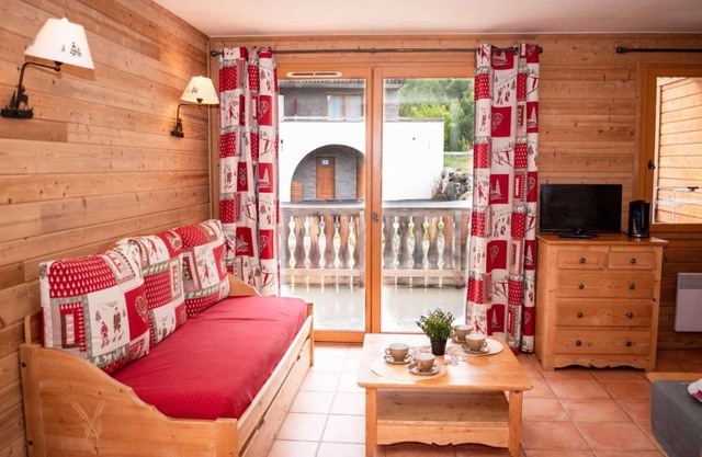 Fireplace Ski Locker Pra Loup 
