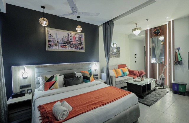37th Floor | Lux Paradise By Aurum