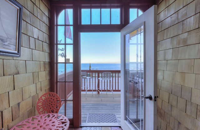 3946 Listen to the Waves - Oceanfront, Bay View