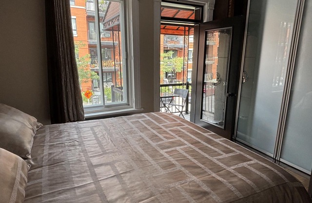 3bd WiFi Air conditioning Parking free 5 minutes walk from Frontenac metro