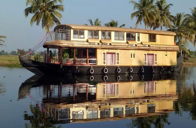 Houseboat 