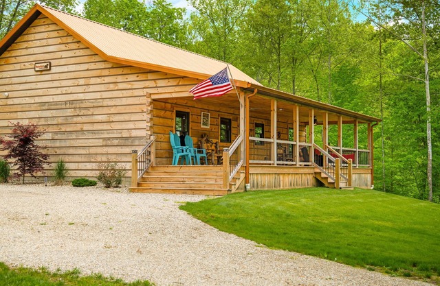 3BR, 2 BA Log Cabin