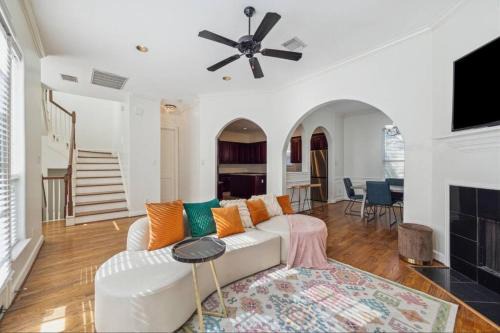 3BR 3Ba Home l Spacious l Walkable l Washington Ave