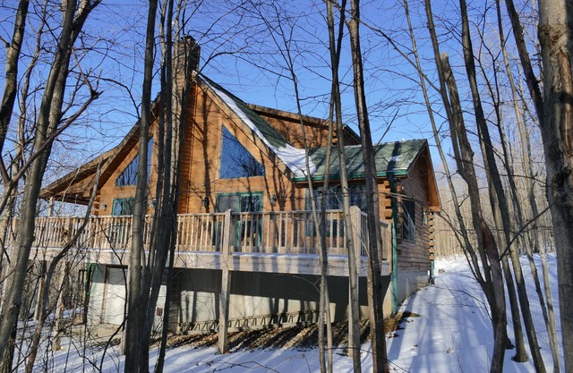 3BR cabin in the woods near Deep Creek and WISP Resort areas
