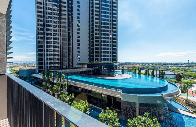 3BR Homestay with Pool View Bukit Rimau