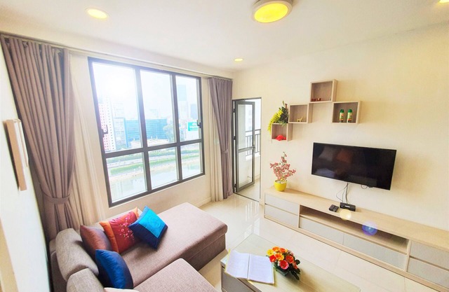 3BR luxury apt ★ river view, free rooftop pool, gym