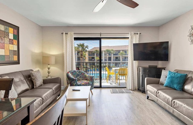 3BR Poolside Condo Near Beach