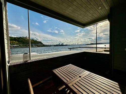 3BR Sørengkaia Waterfront Apt w Balcony