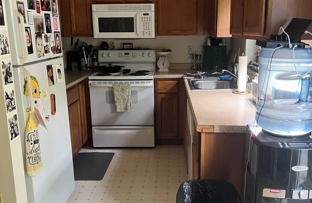 4:20 Friendly room in cozy apartment close to downtown Bangor.