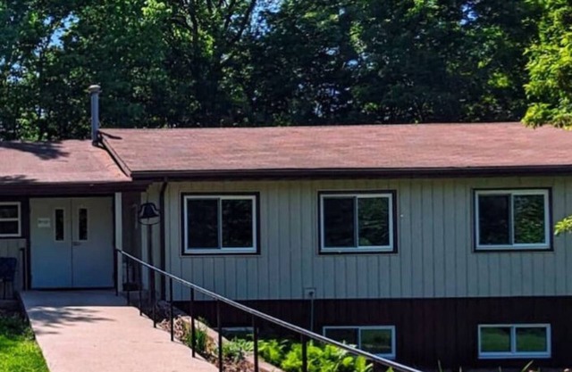 4 Affordable Rooms: Shared Kitchenette, Restroom