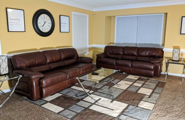 4 Bdr TH Near Historic Downtown Fredericksburg & Quantico Sleeps 8 more