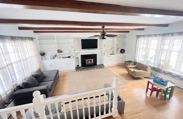 4 Bdrm Brighton Character Home Steps to Downtown Ch'town & Victoria Park