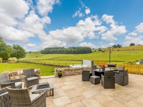 4 Bed in Alsop-En-Le-Dale 88935