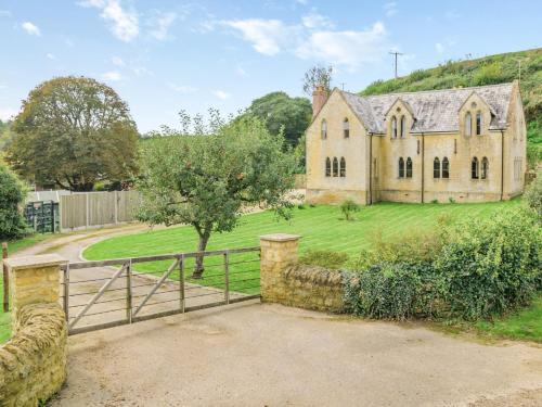4 Bed in Bridport 58847